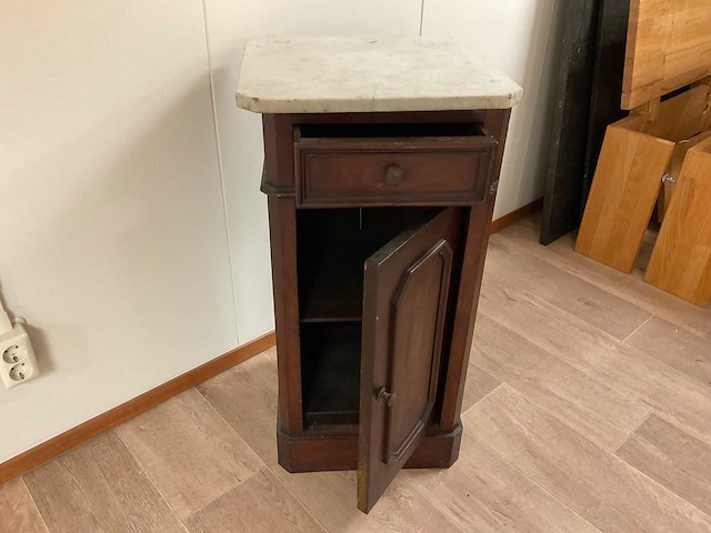 Antiek nachtkastje - afbeelding 2 van  3