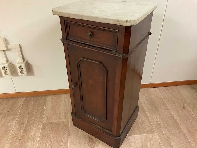 Antiek nachtkastje - afbeelding 3 van  3