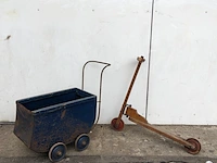 Antiek poppenwagen met step - afbeelding 1 van  9