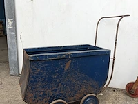 Antiek poppenwagen met step - afbeelding 2 van  9