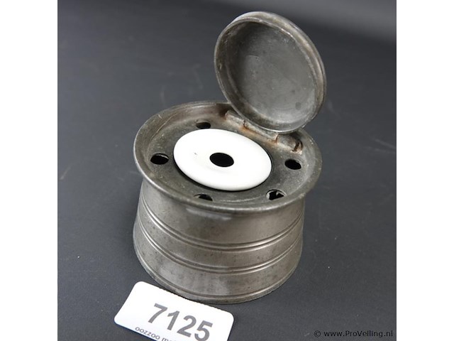 Antieke (18 of 19de eeuw) tinnen inktpot met porseleinen inktvat - afbeelding 1 van  5