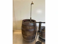 Antieke biervatpomp - afbeelding 2 van  5