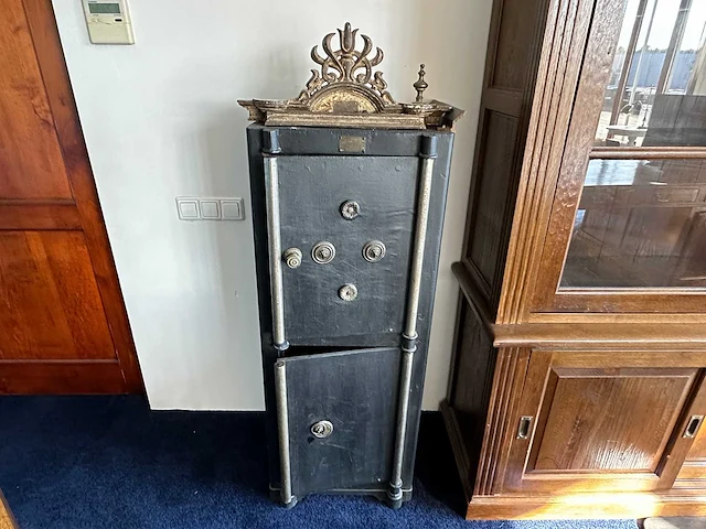 Antieke brandkast 1880-1890 - afbeelding 1 van  6