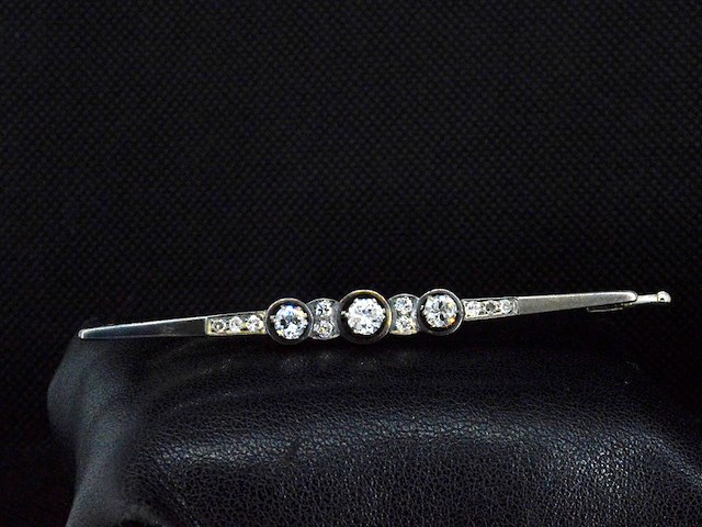 Antieke broche met natuurlijke oud geslepen diamanten - afbeelding 1 van  8