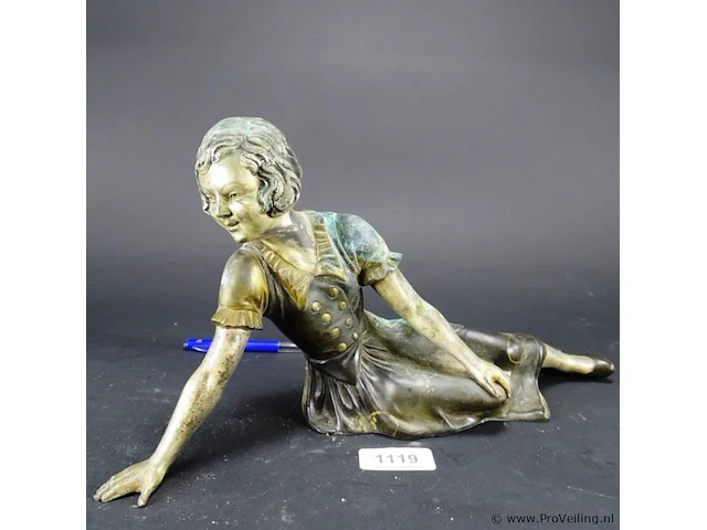 Antieke bronzen juffrouw - afbeelding 1 van  5