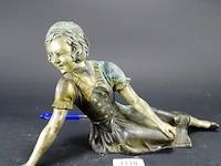 Antieke bronzen juffrouw