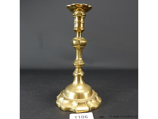 Antieke bronzen kandelaar - afbeelding 1 van  5