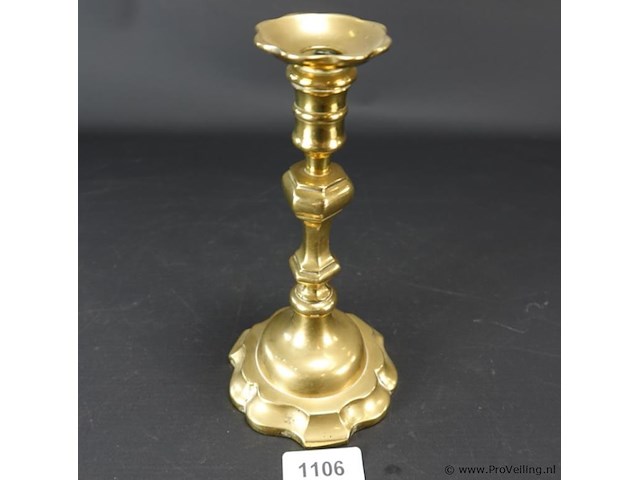 Antieke bronzen kandelaar - afbeelding 2 van  5