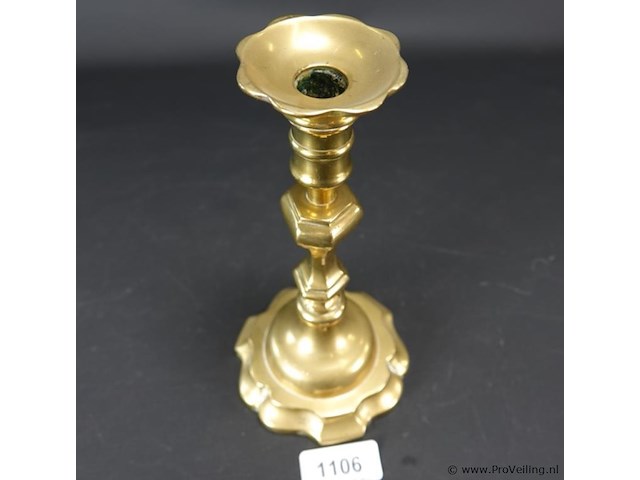 Antieke bronzen kandelaar - afbeelding 3 van  5