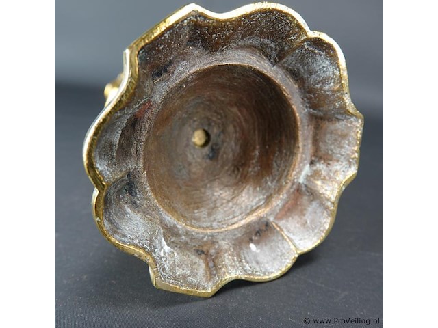 Antieke bronzen kandelaar - afbeelding 5 van  5