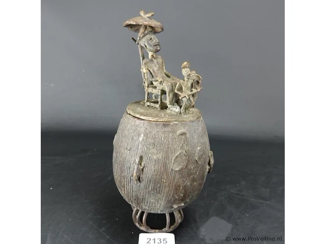 Antieke (eind19de eeuw) ashante kuduo bronzen goudstofpot - afbeelding 1 van  5