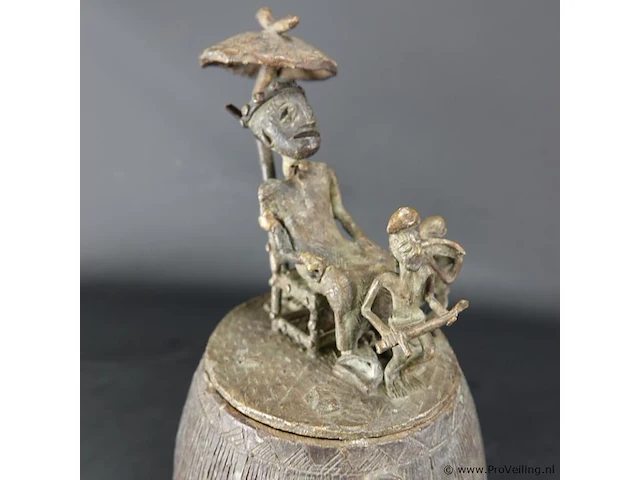 Antieke (eind19de eeuw) ashante kuduo bronzen goudstofpot - afbeelding 3 van  5