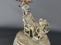 Antieke (eind19de eeuw) ashante kuduo bronzen goudstofpot - afbeelding 3 van  5