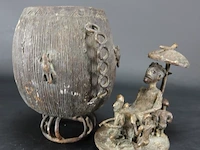 Antieke (eind19de eeuw) ashante kuduo bronzen goudstofpot - afbeelding 4 van  5
