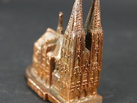 Antieke gegoten kerk - afbeelding 2 van  3