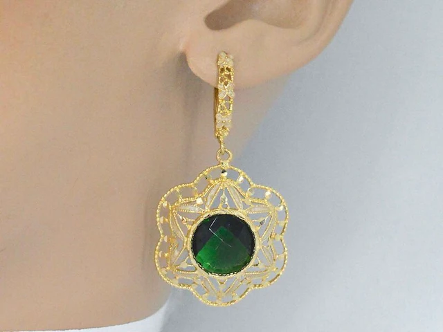 Antieke gouden oorbellen met groene edelstenen - afbeelding 3 van  10