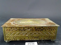 Antieke handgehamerde koperen kist - afbeelding 2 van  5