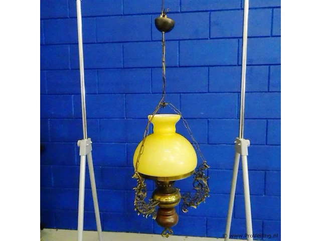 Antieke hanglamp met opaline kap - afbeelding 1 van  5