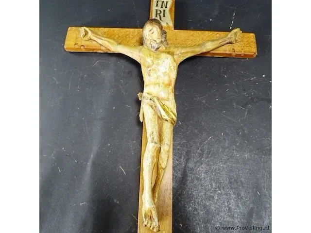 Antieke houten crucifix met vruchtenhouten corpus - afbeelding 3 van  5