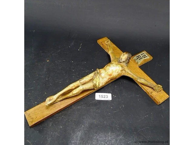 Antieke houten crucifix met vruchtenhouten corpus - afbeelding 2 van  5