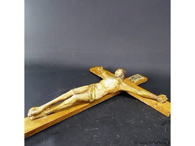 Antieke houten crucifix met vruchtenhouten corpus - afbeelding 4 van  5