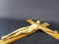 Antieke houten crucifix met vruchtenhouten corpus - afbeelding 4 van  5