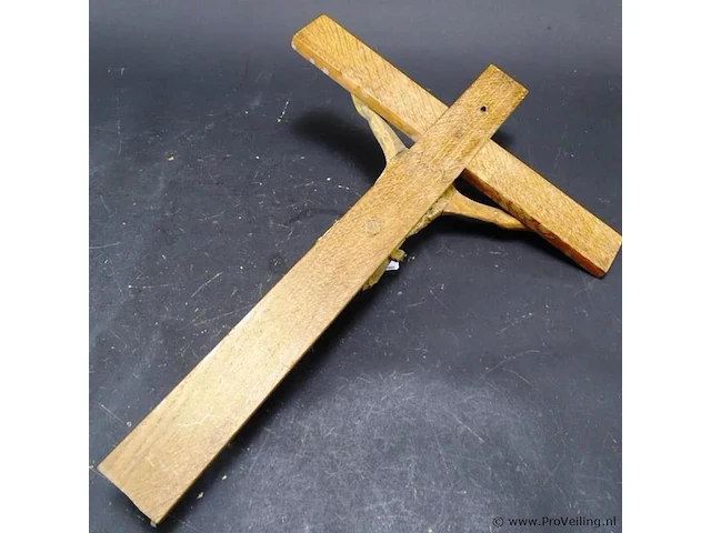 Antieke houten crucifix met vruchtenhouten corpus - afbeelding 5 van  5