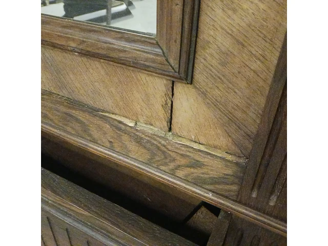 Antieke houten kledingkast met spiegel - afbeelding 3 van  13