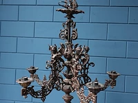 Antieke ijzeren hangkandelaar met putti - afbeelding 2 van  6