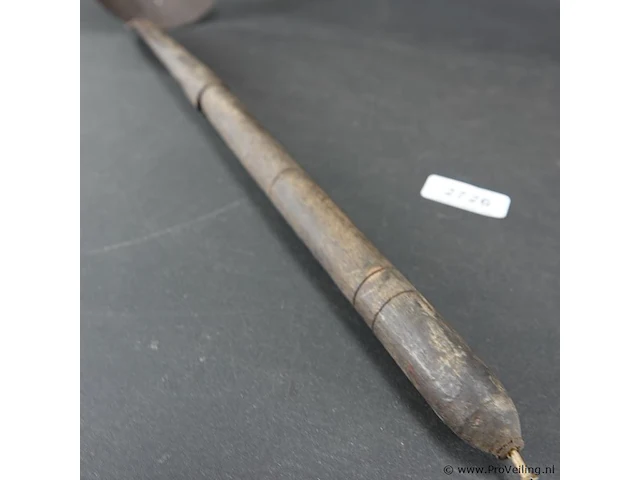 Antieke ijzeren lepel met houten steel - afbeelding 4 van  5