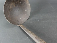 Antieke ijzeren lepel met houten steel - afbeelding 5 van  5