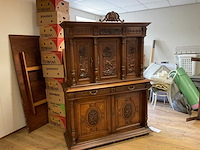 Antieke kast met houtsnijwerk, jacht - afbeelding 1 van  6