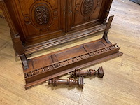 Antieke kast met houtsnijwerk, jacht - afbeelding 2 van  6