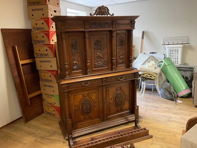 Antieke kast met houtsnijwerk, jacht - afbeelding 3 van  6