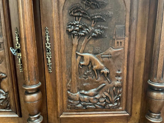 Antieke kast met houtsnijwerk, jacht - afbeelding 4 van  6