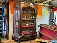 Antieke kast met inhoud - afbeelding 1 van  13