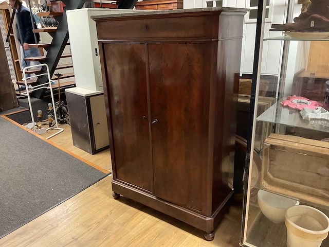 Antieke kast - afbeelding 1 van  3