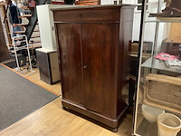 Antieke kast - afbeelding 1 van  3