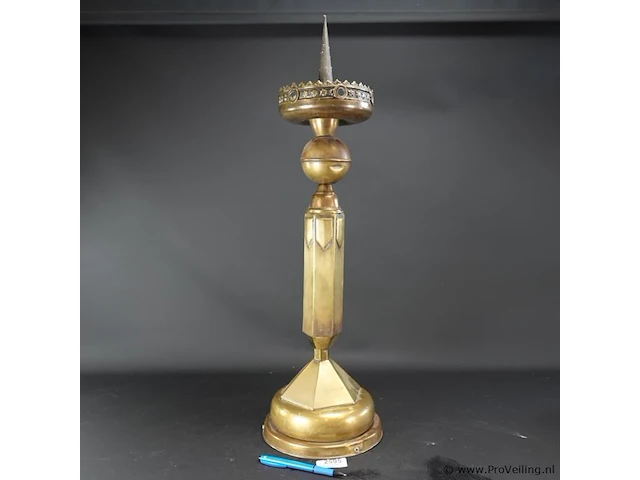 Antieke koper/bronzen kerkkandelaar - afbeelding 1 van  5