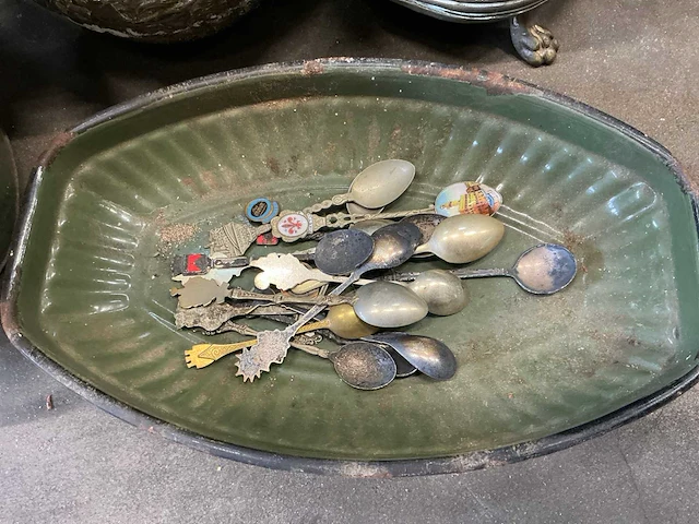 Antieke lepels, speldjes en koperen schalen - afbeelding 6 van  8