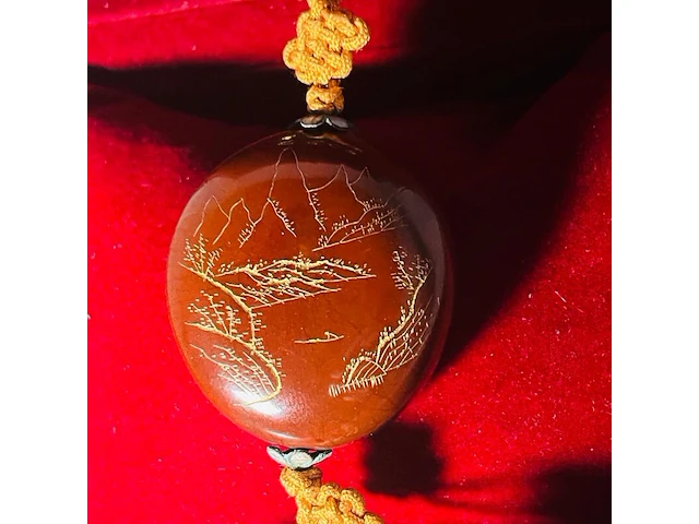 Antieke netsuke houten figurine met paarse jade - afbeelding 4 van  4