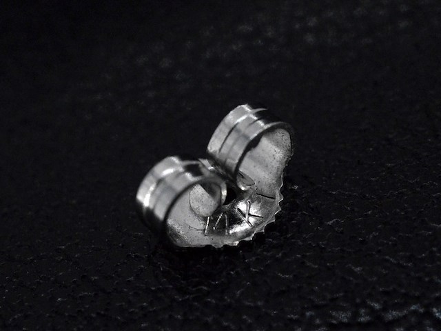 Antieke oorbellen met oud briljant geslepen diamanten en smaragden in druppelvorm van hoge kwaliteit - afbeelding 8 van  8