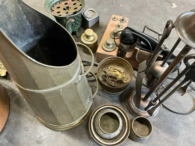 Antieke spullen lamp, telefoon, asbak, koper - afbeelding 8 van  11