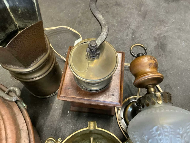 Antieke spullen lamp, telefoon, asbak, koper - afbeelding 11 van  11