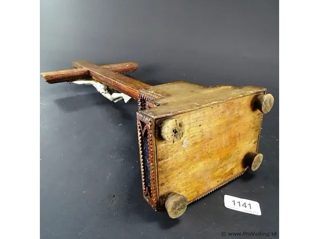 Antieke staande crucifix met tinnen corpus - afbeelding 4 van  5