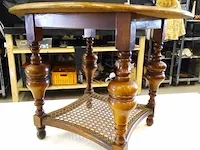 Antieke tafel met snijwerk - afbeelding 2 van  5