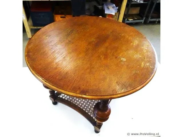 Antieke tafel met snijwerk - afbeelding 3 van  5