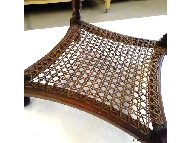 Antieke tafel met snijwerk - afbeelding 4 van  5