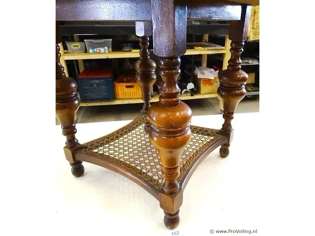Antieke tafel met snijwerk - afbeelding 5 van  5
