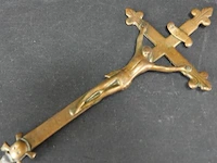 Antieke veel betaste bronzen crucifix - afbeelding 2 van  5